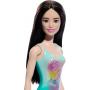 Muñeca Barbie de playa con cabello negro y traje de baño azul tropical