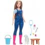 Muñeca Barbie del 65.º aniversario y 10 accesorios, set de veterinario de granja con muñeca veterinaria rubia, cordero con orejas móviles y más