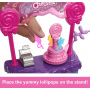 Muñeca Barbie Chelsea & Stand Lollipop, Set de juegos de 10 piezas con accesorios