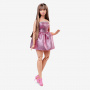 Muñeca Barbie Looks #24 (con cabello castaño y moda moderna Y2K, vestido rosa brillante sin tirantes con tacones peep-toe)