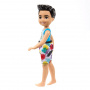 Muñeca Barbie Chelsea pequeña con traje de baño de playa, estampado de tucán y hojas tropicales, cabello negro y ojos marrones