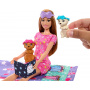 Muñeca Barbie y set de juegos Fiesta de pijamas para cachorros con 2 figuras de perros de juguete y más de 10 accesorios, cambio de color