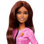 Muñeca Barbie Future Leader con cabello castaño, 2 pulseras doradas y alfiler, incluye pegatina