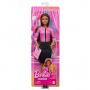 Muñeca Barbie Future Leader con cabello castaño, 2 pulseras doradas y alfiler, incluye pegatina