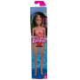Muñeca Barbie Beach con cabello rubio y traje de baño rosa con estampado de palmeras