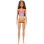 Muñeca Barbie Beach con cabello castaño claro y traje de baño tropical rosa y naranja