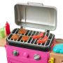 Barbie World Juego de Parrilla para Barbacoa de Juguete con 7 Accesorios para Casa de Muñecas, Incluida una Parrilla con Tapa Que Funciona y Comida