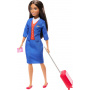 Muñeca Barbie azafata morena de moda con uniforme azul extraíble, incluye maleta con ruedas, auriculares y accesorios para pasaporte