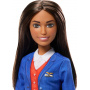 Muñeca Barbie azafata morena de moda con uniforme azul extraíble, incluye maleta con ruedas, auriculares y accesorios para pasaporte