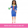 Muñeca Barbie azafata morena de moda con uniforme azul extraíble, incluye maleta con ruedas, auriculares y accesorios para pasaporte