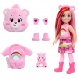 Muñeca pequeña Chelsea de Barbie Cutie Reveal Care Bears Series y accesorios, 6 sorpresas