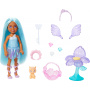 Conjunto de muñeca y accesorios Barbie Chelsea, pequeña muñeca hada con cabello y alas azules, mascota y 8 piezas temáticas, incluida una cama con flores para mascotas