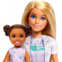 Muñeca Barbie dentista con vestido azul y bata de laboratorio, muñeca de 1 año, muebles y accesorios de médico