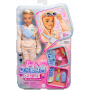 Muñeco Ken Barbie Dream Besties y accesorios, muñeco articulado Ken con ropa extraíble y cabello rubio, 9 piezas con temática de verano y patineta