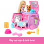 Barbie Chelsea Juego de transportador de cachorros, muñeca pequeña rubia y accesorios, transportador de perros con piezas de juego con temática de cachorros