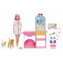 Barbie Quick Cast Vet Clinic Playset con muñeca de moda con cabello rosa, muebles de clínica y más de 10 accesorios, incluidos moldes y arcilla para vendajes