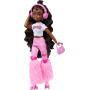 Muñeca Brooklyn Barbie Dream Besties Patinadora articulada con Pelo castaño oscuro y 9 Piezas temáticas de Música